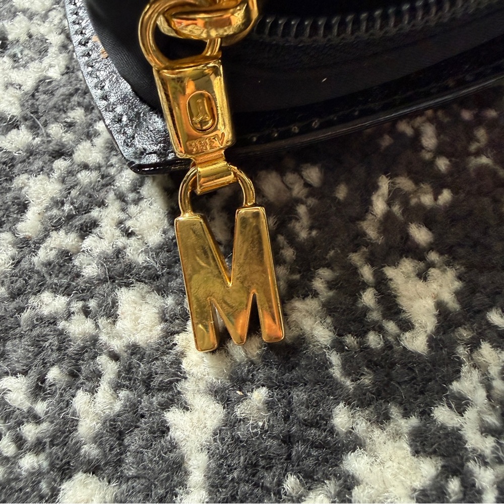 🖤Moschino BLACK wristlet with Gold🖤 - Picture 8 of 14